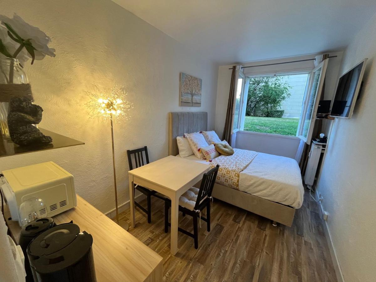 Studio Situe A 5 Min Du Chateau De Versailles Et Stationnement Gratuit Exterior foto