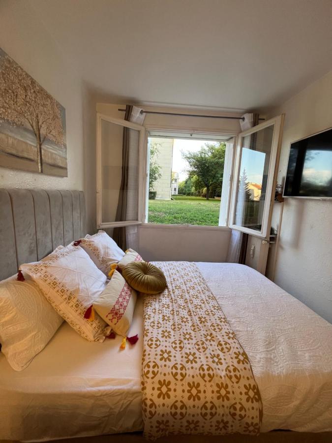 Studio Situe A 5 Min Du Chateau De Versailles Et Stationnement Gratuit Exterior foto